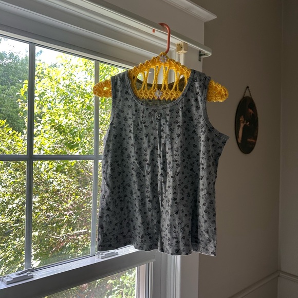 90s Basics Tank - Picture 1 of 3